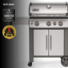Ein silberner Weber Genesis II SP-335 GBS Gasgrill steht im Vordergrund, mit dem Text "WIR SIND:" und zwei Logos links davon, die "WEBER® SERVICE PARTNER" und "WEBER CERTIFIED STORE World" auszeichnen.