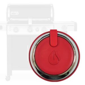 Ein roter Grill-Drehknopf mit silbernem Rand und Flammensymbol in der Mitte, dargestellt vor einem transparent eingeblendeten Weber-Gasgrill mit vier Reglern.